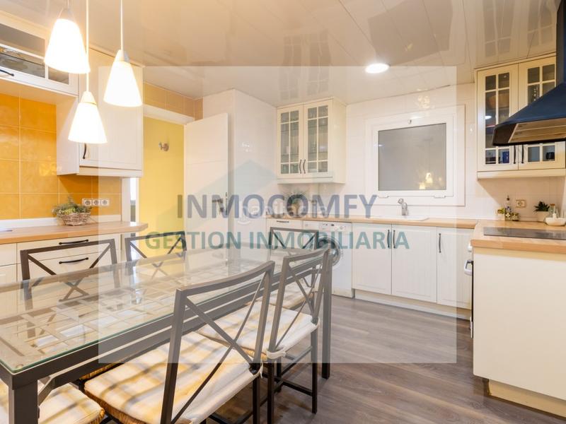 Foto 6eddab92-d084-439d-9dab-eede28dc8cd2. Appartement dans calle emili grahit 55 dans Eixample Nord Girona