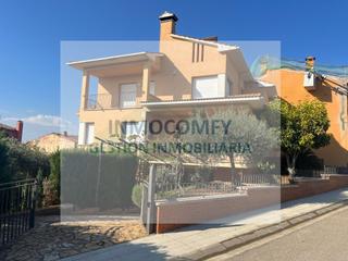 Maison  Calle valencia 27. Casa en venta en la bisbal dempordà