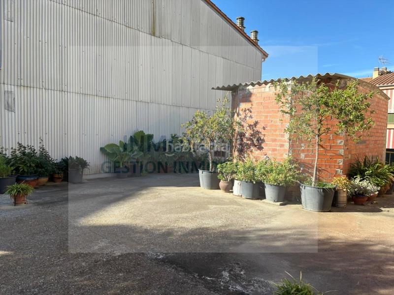 Foto a9f6ca0c-0e8b-4cf5-8799-1d8bb89e1129. Casa in calle sicilia 52 in Bisbal d´Empordà (La)