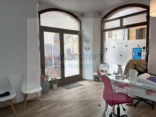 Lloguer Local Comercial a Calle ample 32. Local en alquiler en la bisbal dempordà