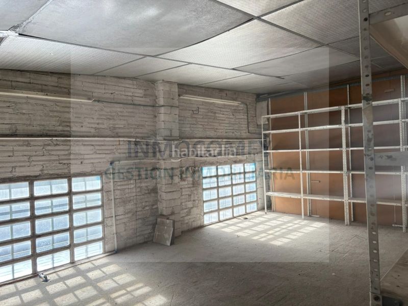 Foto 06ec02a7-afbe-4be4-a764-cbc3e36f8923. Local comercial en calle paral.lel 88 local edificable con gran potencial urbanístico en Bisbal d´Empordà (La)