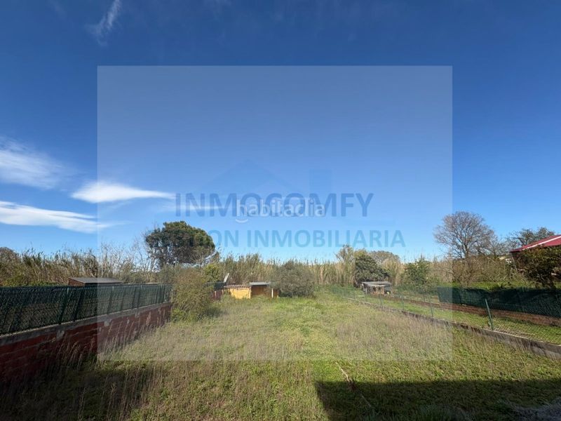 Foto 26bce93f-64fd-42c1-8bd3-0fc02b673483. Local comercial en calle paral.lel 88 local edificable con gran potencial urbanístico en Bisbal d´Empordà (La)