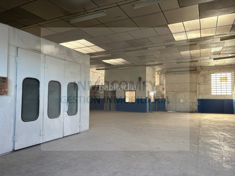 Foto 279ec4ae-7dcf-44ec-ac2e-89bb6f5e623b. Local comercial en calle paral.lel 88 local edificable con gran potencial urbanístico en Bisbal d´Empordà (La)