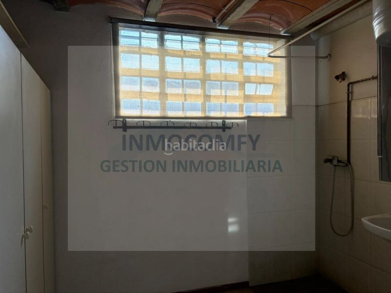 Foto 53ec6079-d537-4171-a9bf-cca7a1e810fd. Local comercial en calle paral.lel 88 local edificable con gran potencial urbanístico en Bisbal d´Empordà (La)