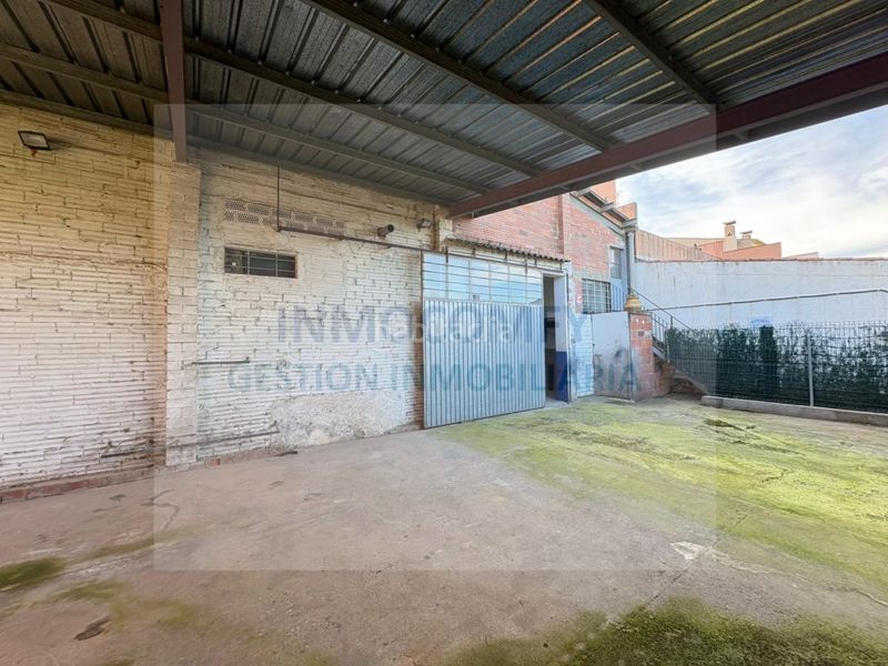 Foto 6421d0a6-5c9a-4bed-ae8e-900aff51e28e. Local comercial en calle paral.lel 88 local edificable con gran potencial urbanístico en Bisbal d´Empordà (La)