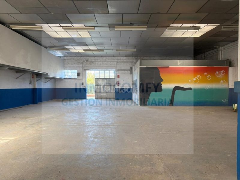 Foto 9ba125b3-8c0e-4487-a89f-00962d670723. Local comercial en calle paral.lel 88 local edificable con gran potencial urbanístico en Bisbal d´Empordà (La)