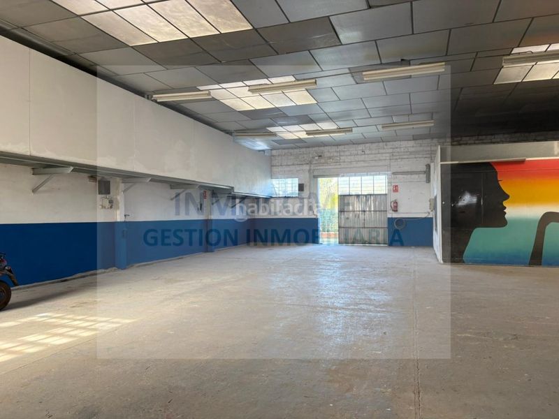 Foto c0e44b64-302b-4ad5-9b77-13e91a1c2d9d. Local comercial en calle paral.lel 88 local edificable con gran potencial urbanístico en Bisbal d´Empordà (La)