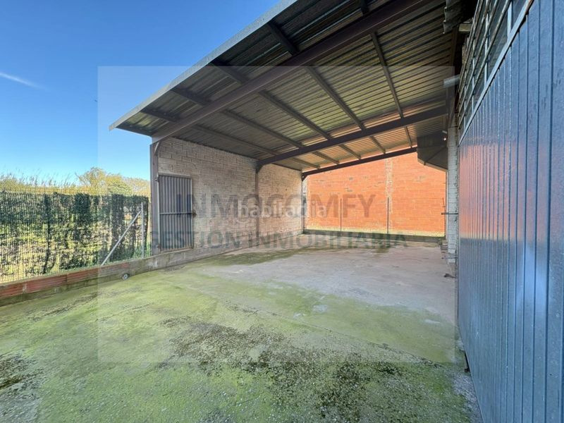 Foto d95f138b-f1df-4fcd-a14f-1d33d48bda39. Local comercial en calle paral.lel 88 local edificable con gran potencial urbanístico en Bisbal d´Empordà (La)