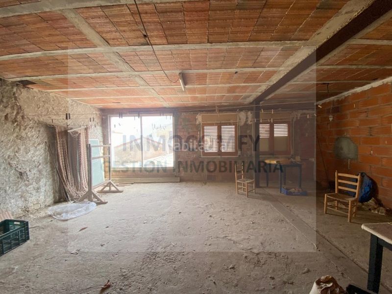 Foto 41f5e25d-30af-467c-b224-7bd8ba93cc83. Edifici a Bisbal d´Empordà (La)
