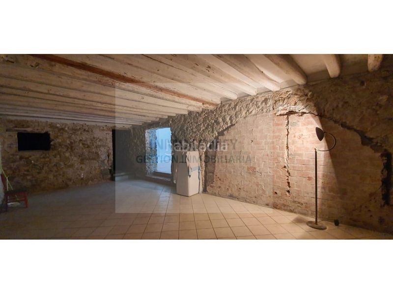 Foto 4a5cceb4-b1c0-4517-b6cb-a205bd93fc0e. Edifici a Torroella de Montgrí
