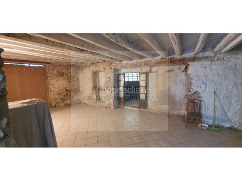 Foto b8dc74b8-ccfa-40aa-980f-367f3f52bee0. Edifici a Torroella de Montgrí