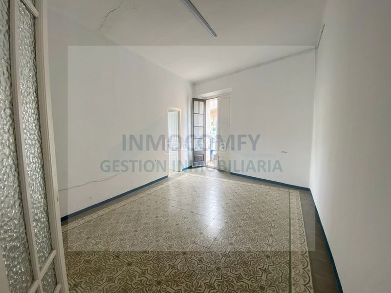 Foto c6945e18-fdb5-4377-911b-b54503ac3091. Edifici a Torroella de Montgrí