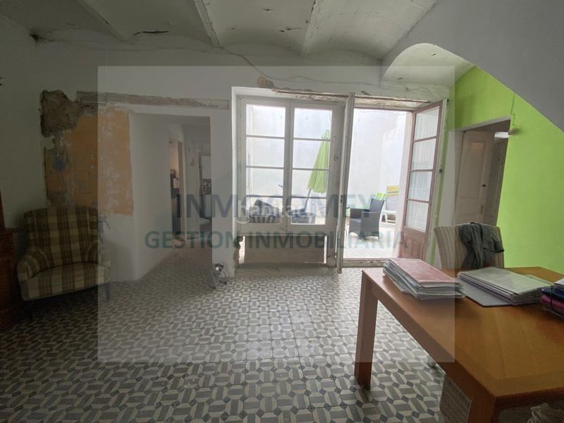 Foto d04ff6da-4614-45b9-90e2-5913bd04a4d9. Edifici a Torroella de Montgrí