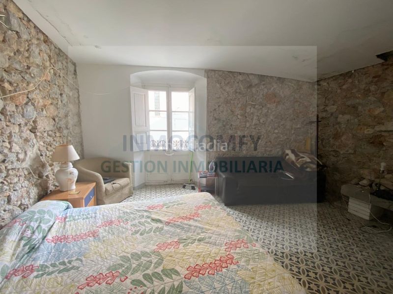 Foto dbe794d8-70b8-4b7e-87d1-139b5808b408. Edifici a Torroella de Montgrí