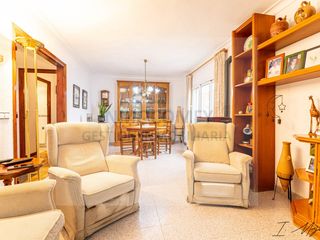House  Calle valencia. Casa en venta en la bisbal dempordà