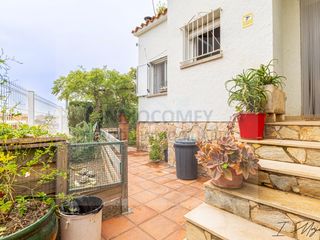 Casa  Calle valencia. Casa en venta en la bisbal dempordà