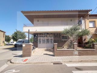 Casa a Calle ramon muntaner 1. Casa en la bisbal demporda