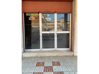 Local Comercial a Calle pau casals 4. Local comercial en la bisbal demporda