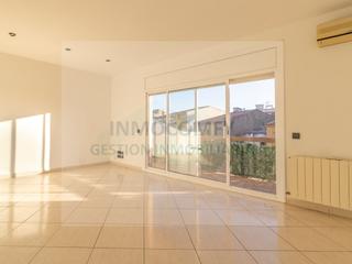 Appartement dans Paseo marimon asprer 11. Piso en la bisbal dempord