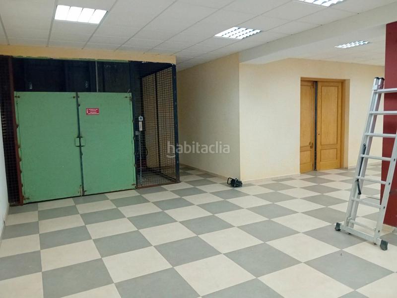 Foto edf8e28f-6d0f-42d0-bab7-6767b6b74f0e. Miete fabrikhalle in calle venecia 2 in Torres de la Alameda