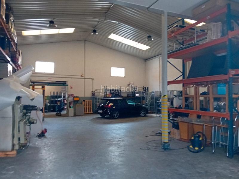 Foto 191d4612-efc4-4de6-b02b-4c581da78b9a. Industrial building in calle londres 11 in Torres de la Alameda