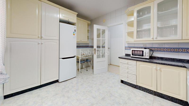 Foto 3eea609f-8cdd-4d56-8eb7-1de36234567b. Piso magnifica vivienda situada en pleno Centro de cordoba, con 5 dormitorios, 2 baños y terraza. en Córdoba
