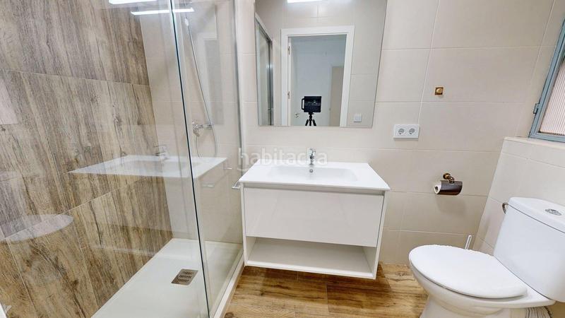 Foto b5e406ae-a4fc-4202-9c5c-3763681d241e. Piso magnifica vivienda situada en pleno Centro de cordoba, con 5 dormitorios, 2 baños y terraza. en Córdoba