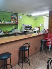 Alquiler Local Comercial en Nucli Urbà. Se alquila cafeteria lista para trabajar