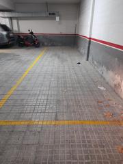 Aparcament cotxe a Abrera