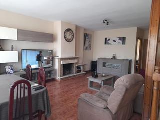 Casa adossada a Sant Esteve Sesrovires. Adosada centro  muy soleada lista para entrar