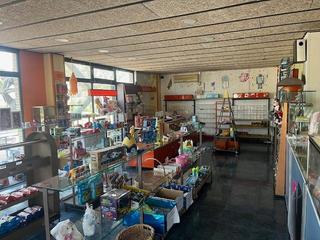 Trapasso Locale commerciale in Abrera. Local esquinero amplio diafano  traspaso con alquiler