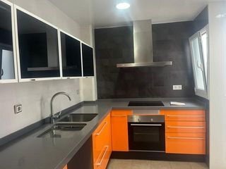 Miete Etagenwohnung in Abrera. Alquiler piso esquinero soleado