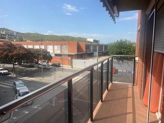 Pis a Pallejà. Piso seminuevo esquinero zona tranquila