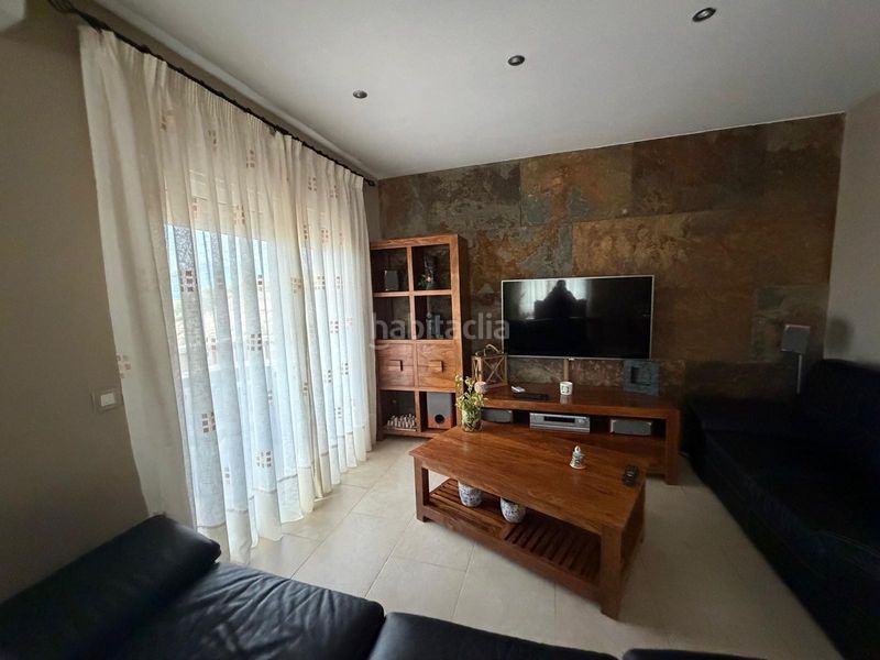 Foto b0c3bb9b-b9ad-4441-b596-a33a0089580f. Casa amb calefacció aparcament piscina a Abrera