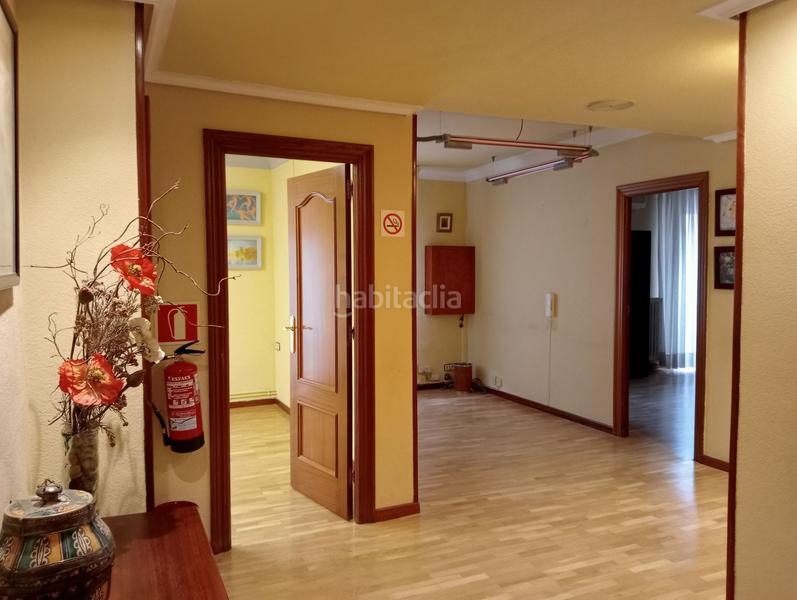 Foto 5025d3af-f1f5-4797-a44d-8e841d411400. Rent office space with heating in Casco Antiguo Logroño