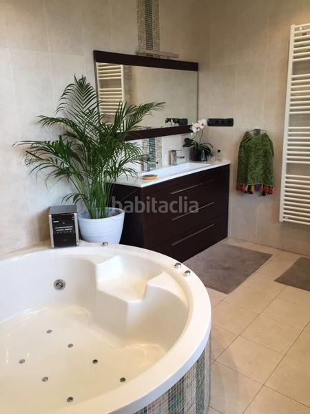 Foto 509f9248-c3c6-4607-ad91-e7b9f87b775d. Casa amb calefacció aparcament piscina a Avenida Madrid Logroño