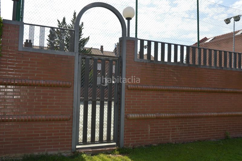 Foto 055edbdc-ce3b-4709-ab32-94c237ee20a2. Casa adossada amb calefacció aparcament piscina a Logroño