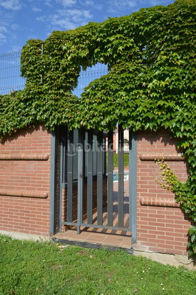 Foto 09bd18ee-5322-401d-aeb9-8e6305700e1c. Casa adossada amb calefacció aparcament piscina a Logroño