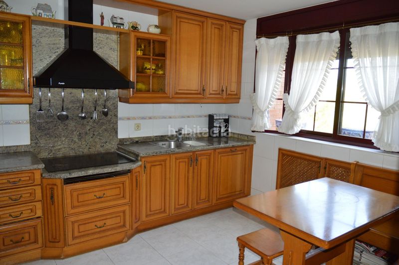 Foto 0a7773b3-d450-4b29-b0a0-7de15aa61a22. Casa adossada amb calefacció aparcament piscina a Logroño