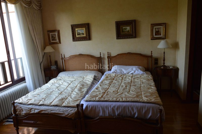 Foto 0b1a165e-adb6-42ad-9145-9002e7545cd9. Casa adossada amb calefacció aparcament piscina a Logroño