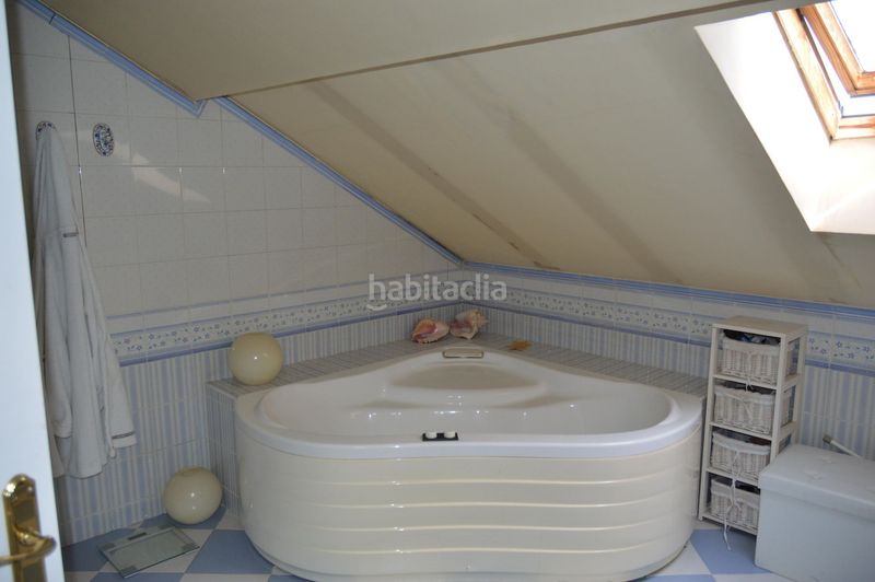Foto 1b724c56-ef9f-4a0c-9f73-59aada4dda8b. Casa adossada amb calefacció aparcament piscina a Logroño