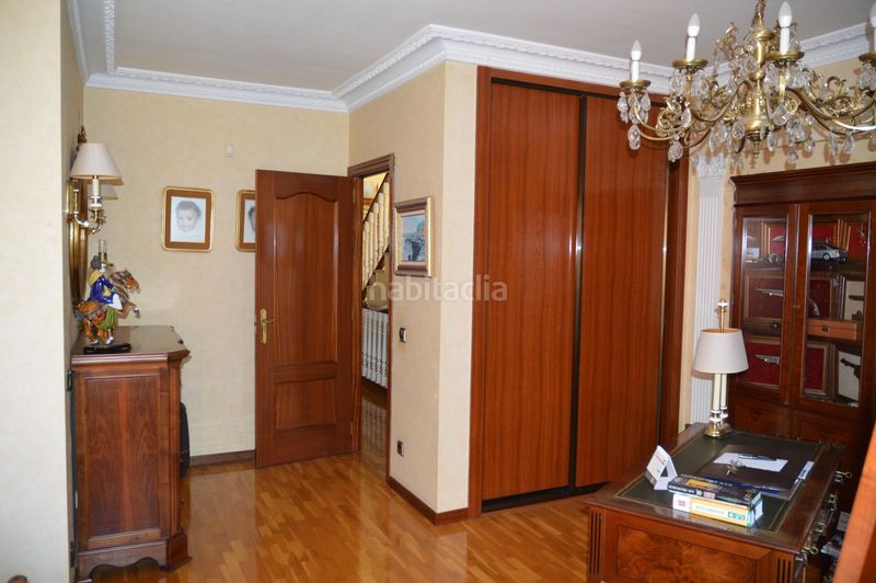 Foto 1d3cc453-1799-4dab-9c19-42642eabf6d9. Casa adossada amb calefacció aparcament piscina a Logroño