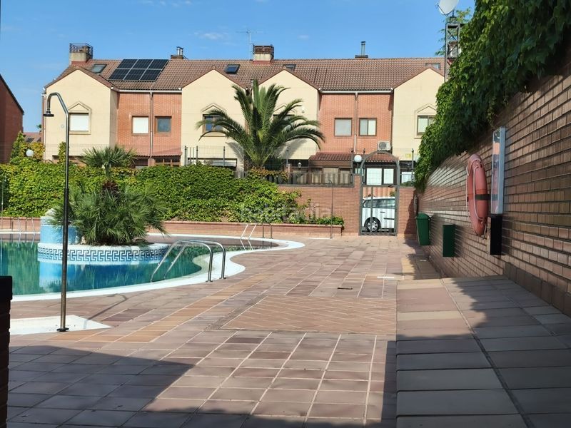 Foto 3fb34422-62df-45c3-b88c-44dd126ad9ca. Casa adossada amb calefacció aparcament piscina a Logroño