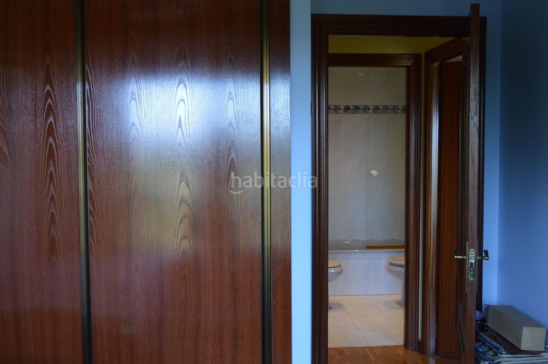 Foto 4a8a3f81-729b-4c99-bc7c-b24c76f324fa. Casa adossada amb calefacció aparcament piscina a Logroño