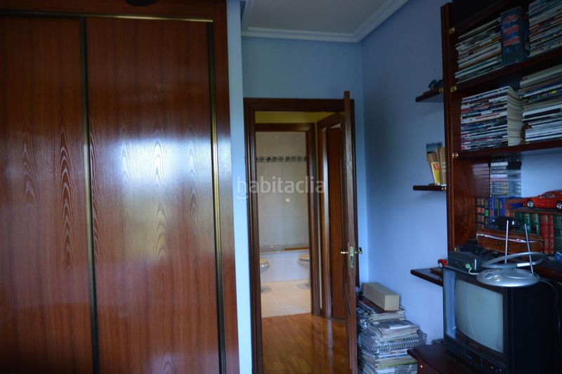 Foto 7926839a-ef36-4d3b-9677-30b892e1f9a4. Casa adossada amb calefacció aparcament piscina a Logroño