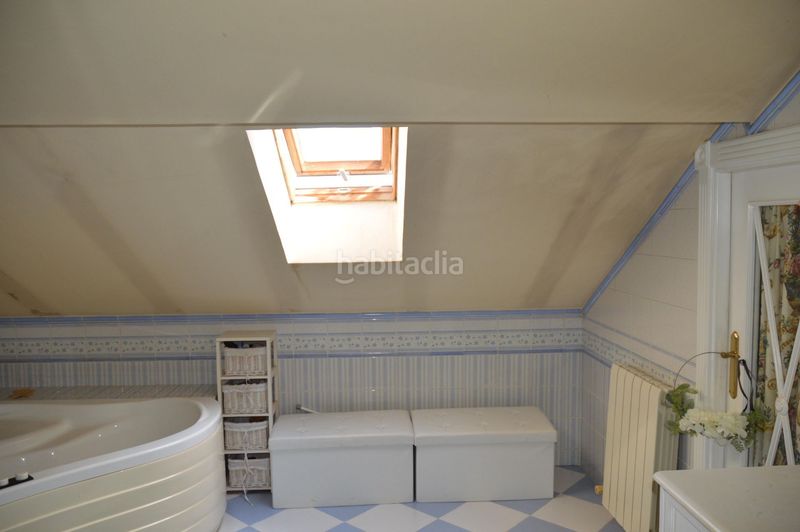 Foto 802aa6e8-c542-49fc-ad50-88a70279e8fb. Casa adossada amb calefacció aparcament piscina a Logroño