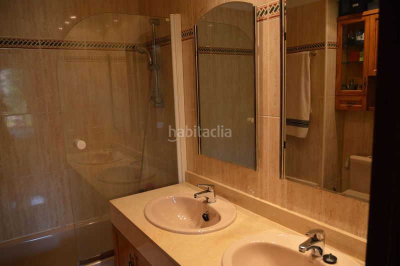 Foto a5c88b93-2143-43ad-9cac-109c7fd138f9. Casa adossada amb calefacció aparcament piscina a Logroño