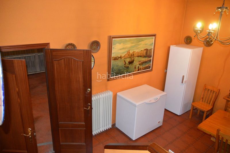 Foto a6cf6a61-37d5-454a-926b-479b635e21a7. Casa adossada amb calefacció aparcament piscina a Logroño