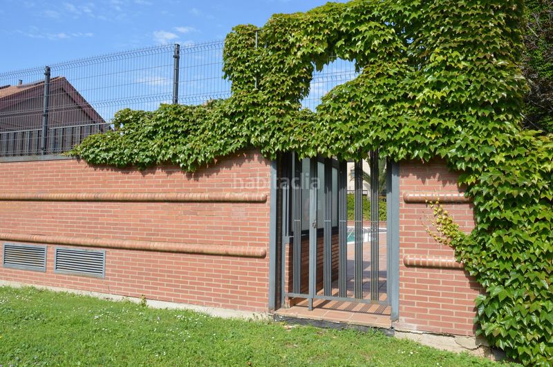 Foto b9891990-73f2-4767-acd0-804e2601b72b. Casa adossada amb calefacció aparcament piscina a Logroño