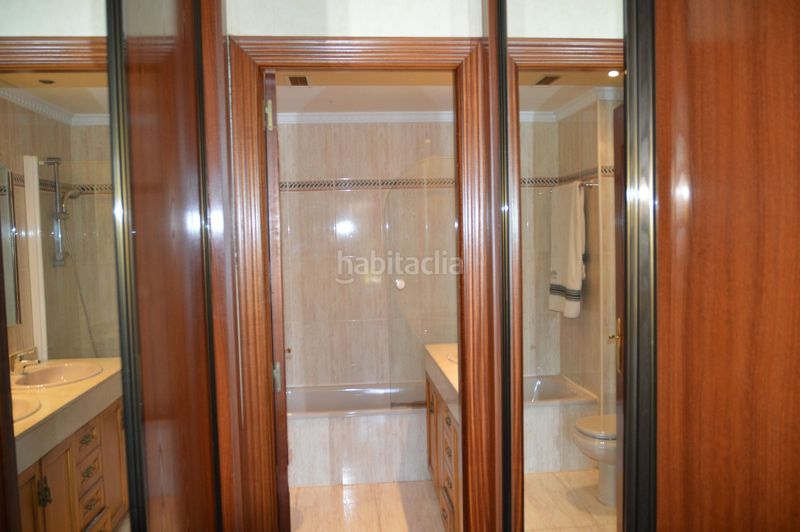 Foto b9b3bde8-e04f-48c4-a23b-66fd31aa8081. Casa adossada amb calefacció aparcament piscina a Logroño